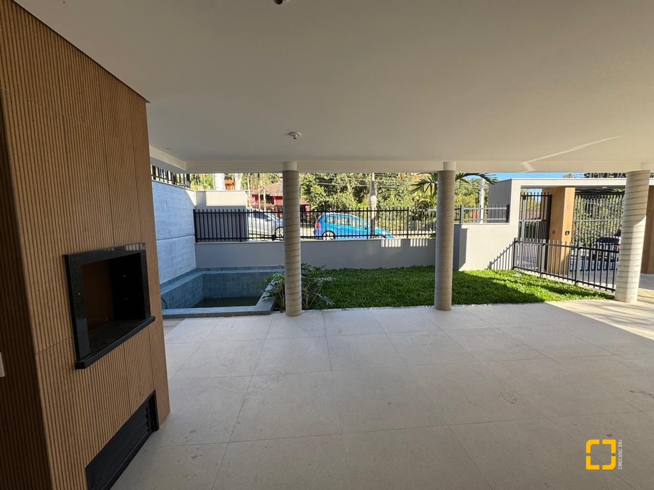 Casa de Condomínio com 242m², 6 quartos (sendo 3 suítes), 2 garagens, no bairro Cacupé em Florianópolis