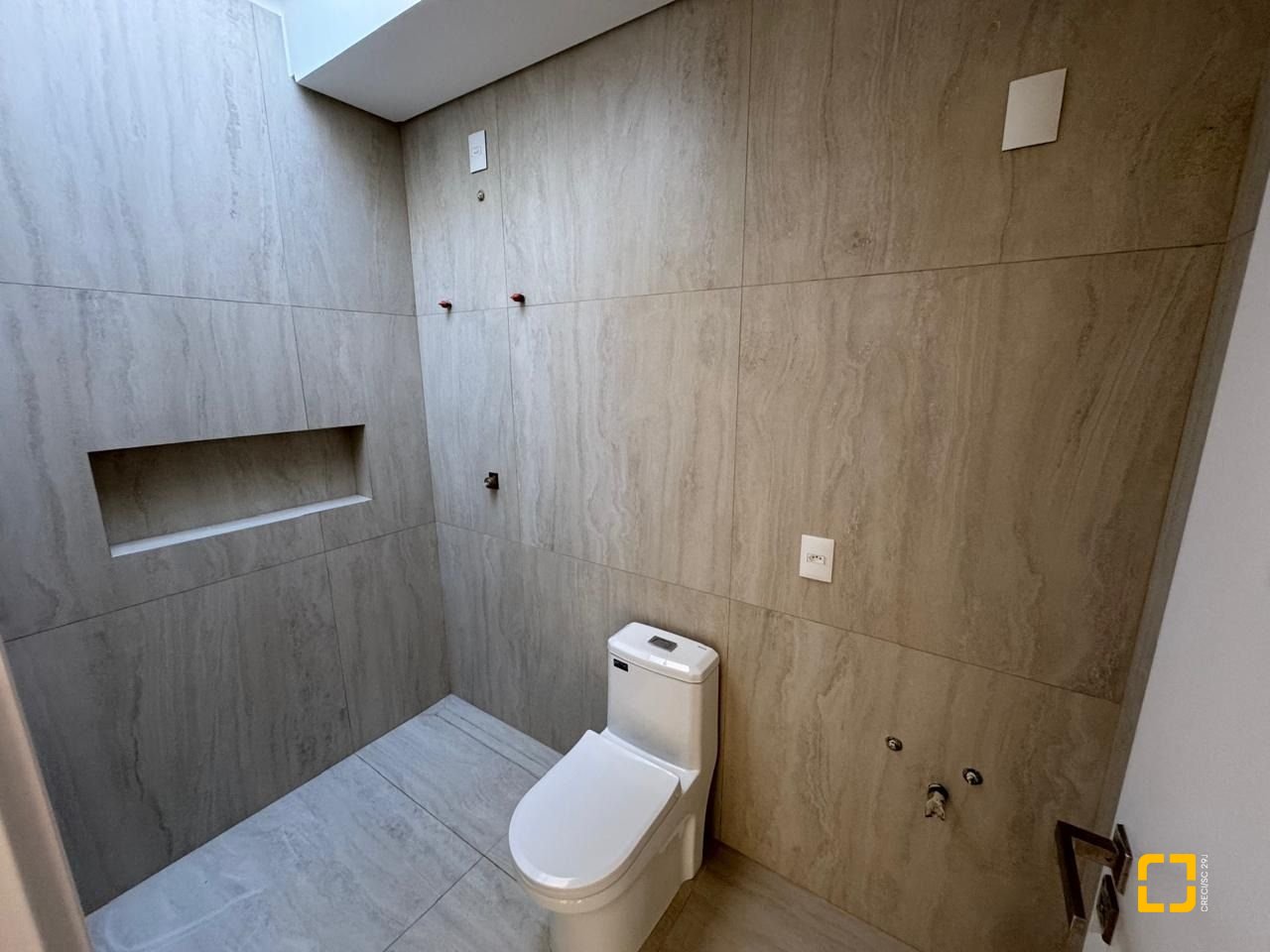 Casa de Condomínio com 242m², 6 quartos (sendo 3 suítes), 2 garagens, no bairro Cacupé em Florianópolis