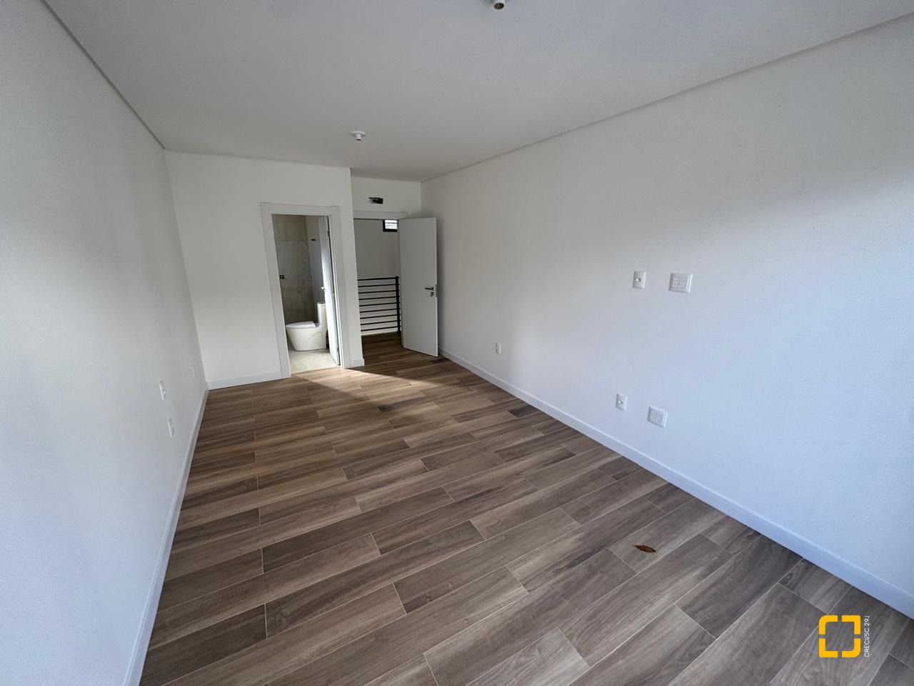 Casa de Condomínio com 242m², 6 quartos (sendo 3 suítes), 2 garagens, no bairro Cacupé em Florianópolis