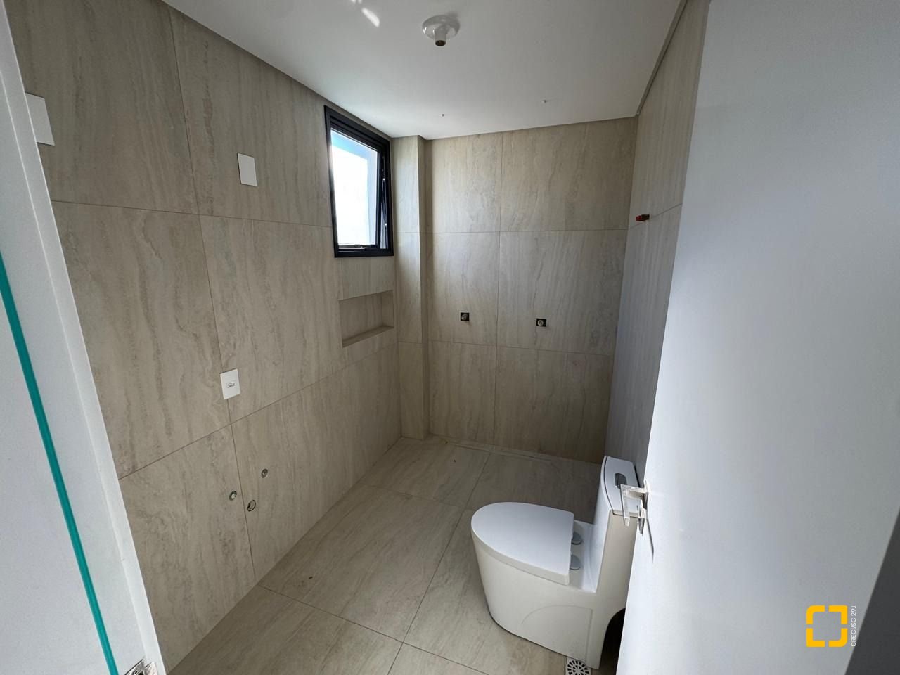 Casa de Condomínio com 242m², 6 quartos (sendo 3 suítes), 2 garagens, no bairro Cacupé em Florianópolis