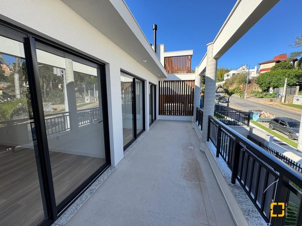 Casa de Condomínio com 242m², 6 quartos (sendo 3 suítes), 2 garagens, no bairro Cacupé em Florianópolis