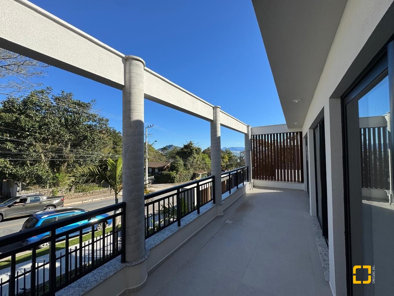 Casa de Condomínio com 242m², 6 quartos (sendo 3 suítes), 2 garagens, no bairro Cacupé em Florianópolis
