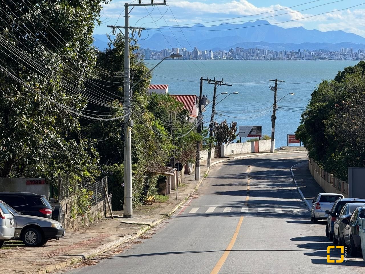 Casa de Condomínio com 242m², 6 quartos (sendo 3 suítes), 2 garagens, no bairro Cacupé em Florianópolis