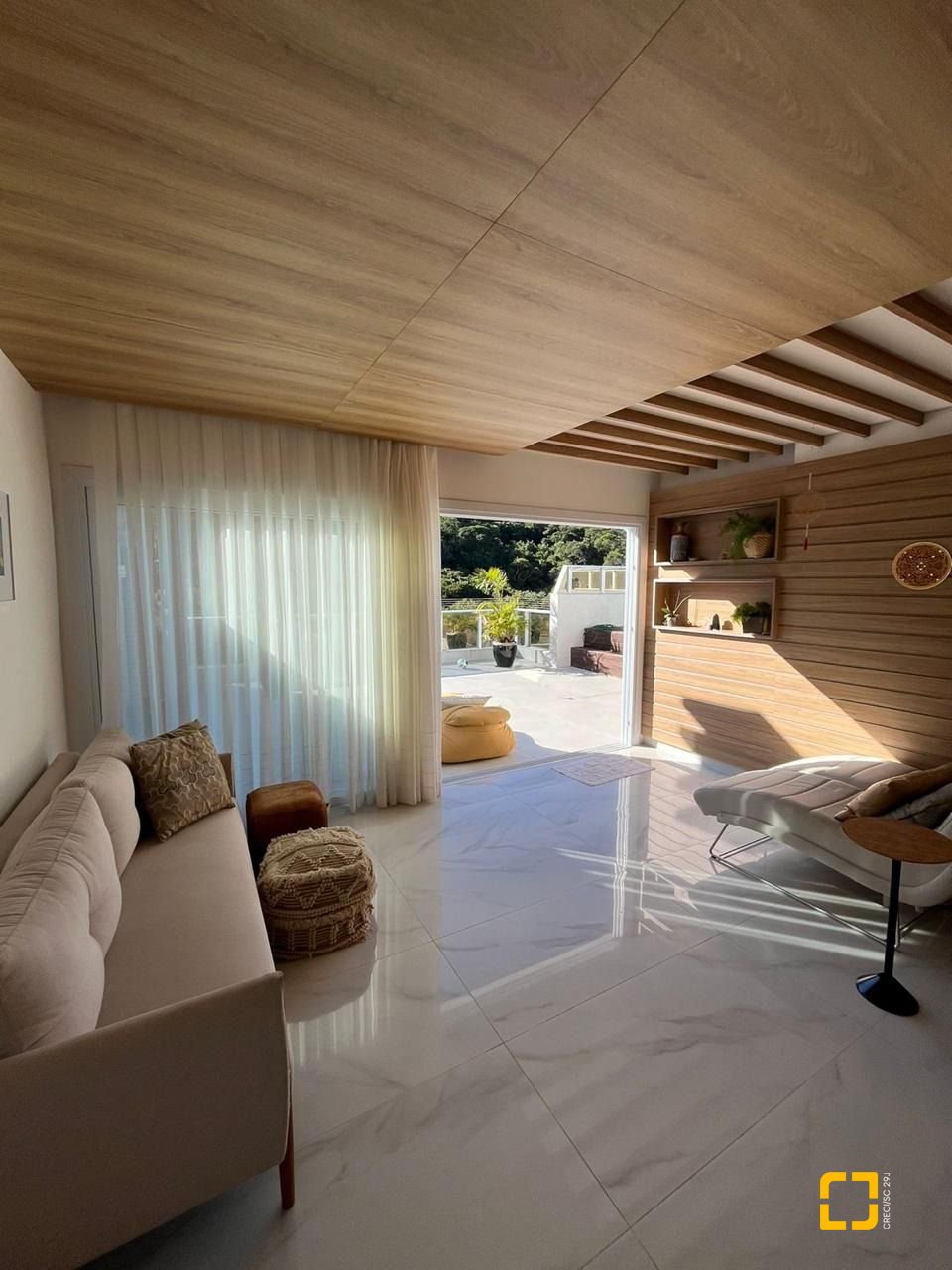 Cobertura com 257m², 6 quartos (sendo 3 suítes), 2 garagens, no bairro Ingleses em Florianópolis