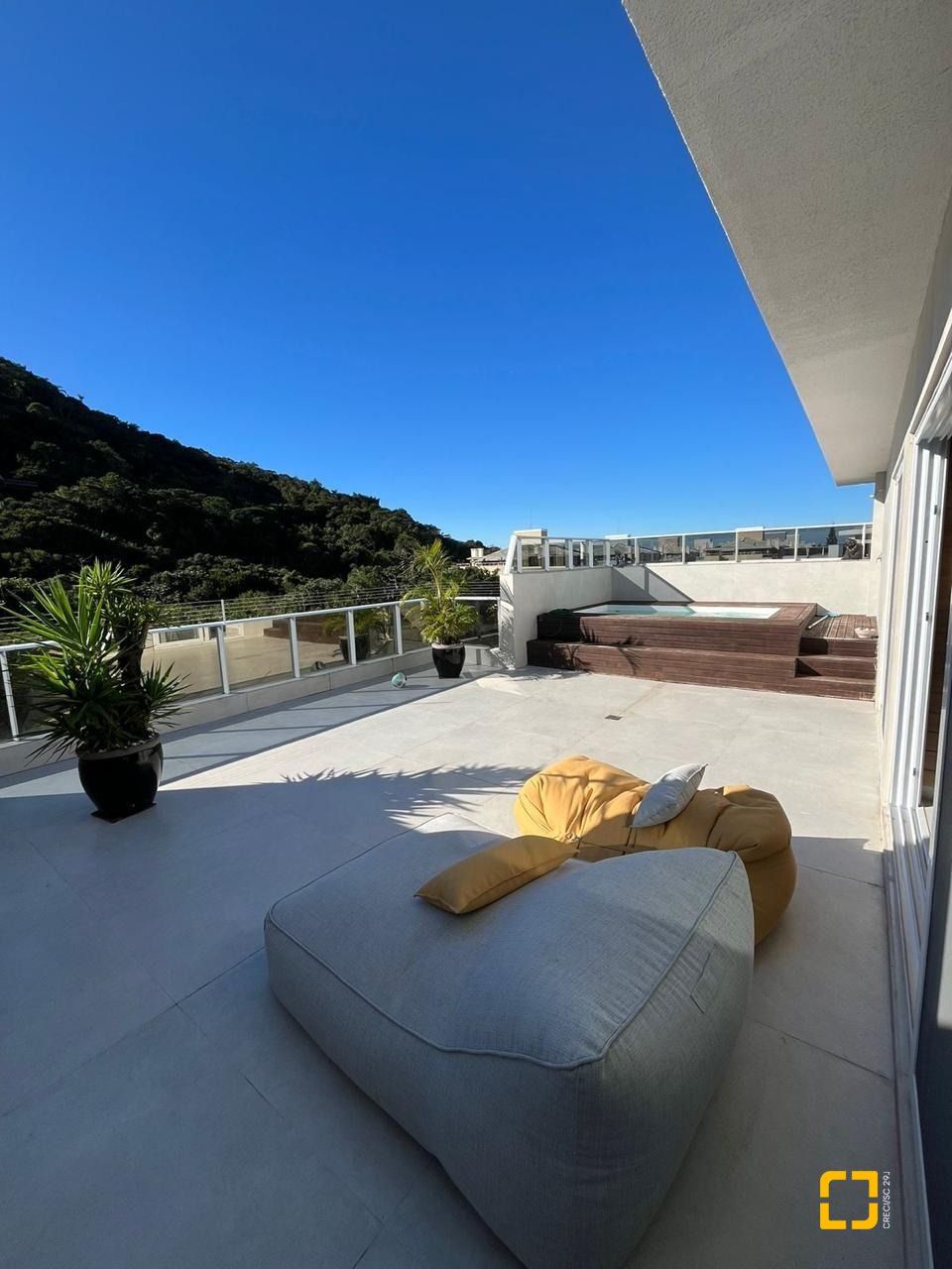 Cobertura com 257m², 6 quartos (sendo 3 suítes), 2 garagens, no bairro Ingleses em Florianópolis