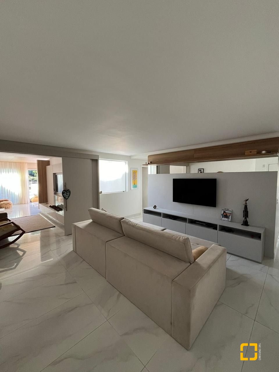 Cobertura com 257m², 6 quartos (sendo 3 suítes), 2 garagens, no bairro Ingleses em Florianópolis