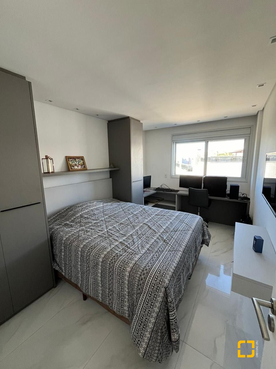 Cobertura com 257m², 6 quartos (sendo 3 suítes), 2 garagens, no bairro Ingleses em Florianópolis