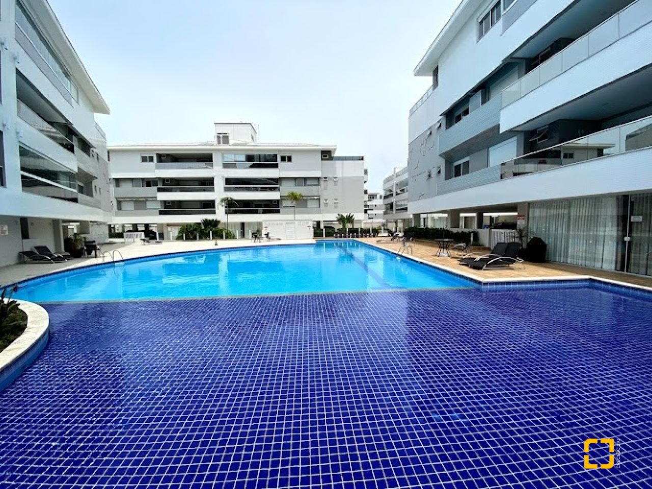 Cobertura com 257m², 6 quartos (sendo 3 suítes), 2 garagens, no bairro Ingleses em Florianópolis