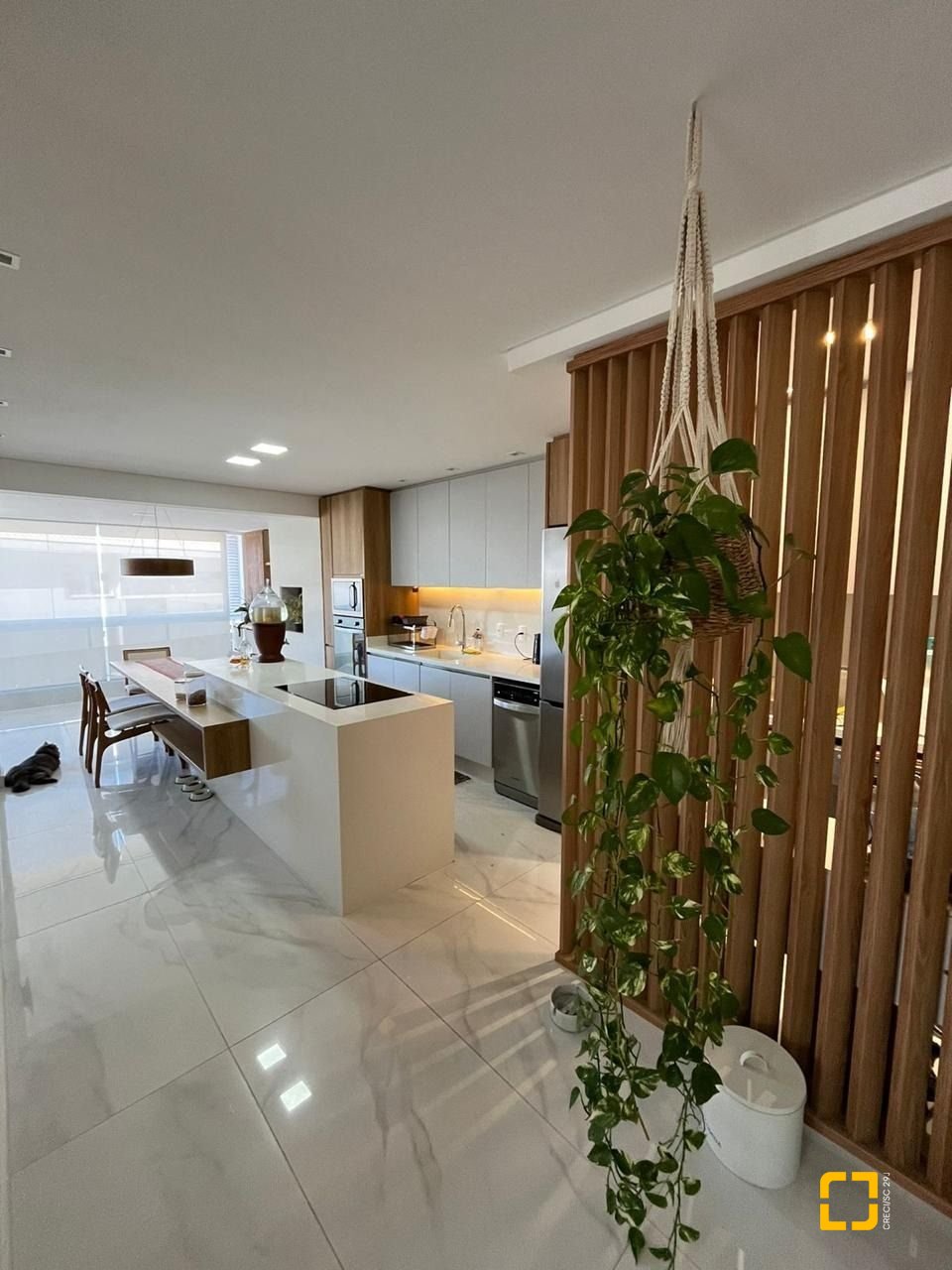 Cobertura com 257m², 6 quartos (sendo 3 suítes), 2 garagens, no bairro Ingleses em Florianópolis