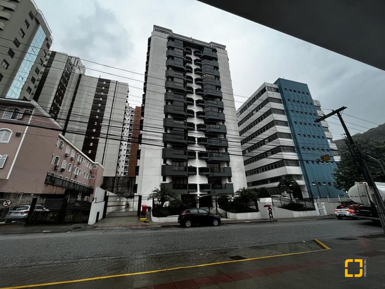 Apartamento com 140m², 5 quartos (sendo 2 suítes), 2 garagens, no bairro Centro em Florianópolis