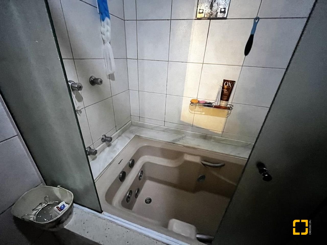 Apartamento com 140m², 5 quartos (sendo 2 suítes), 2 garagens, no bairro Centro em Florianópolis