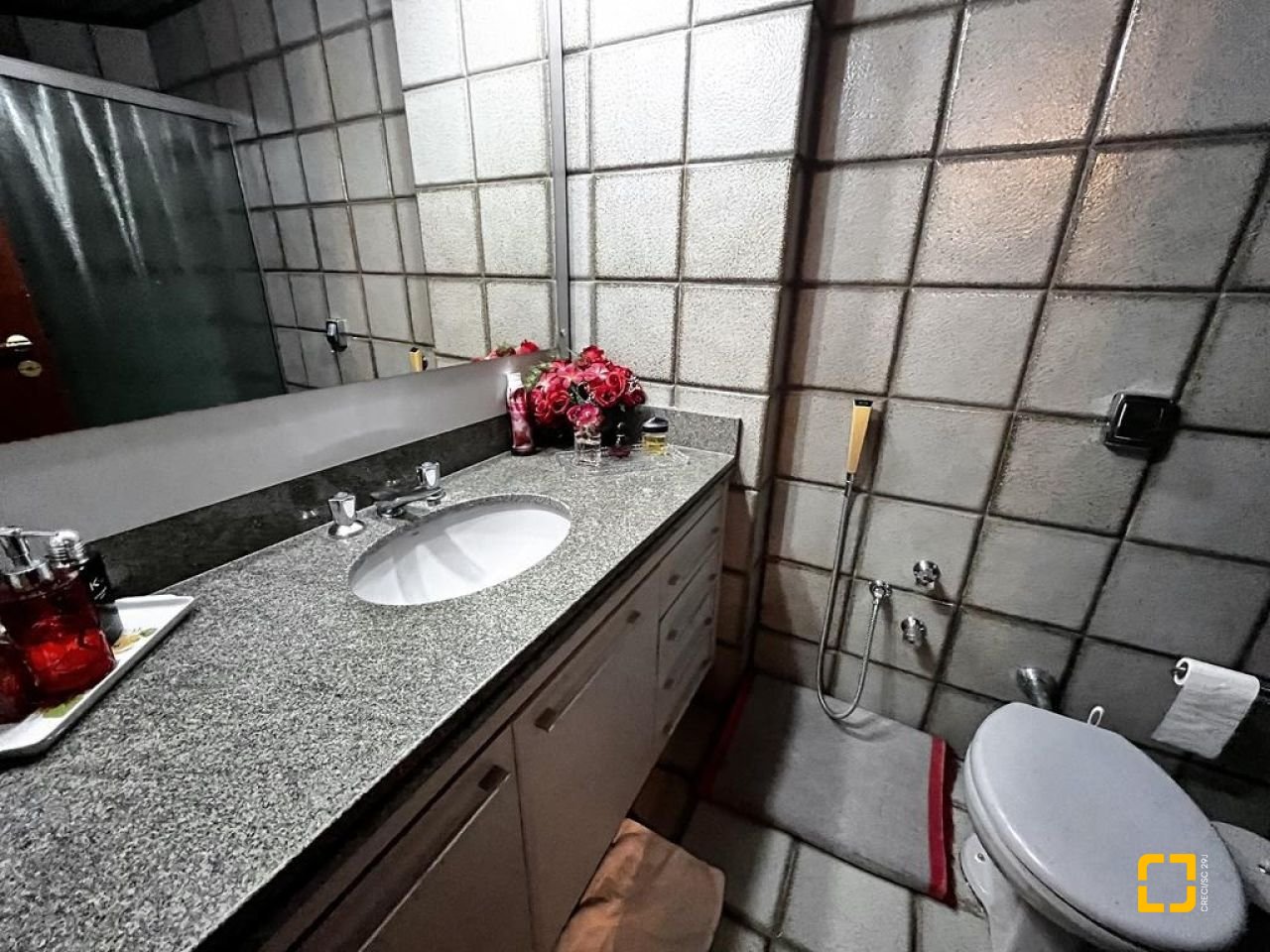Apartamento com 140m², 5 quartos (sendo 2 suítes), 2 garagens, no bairro Centro em Florianópolis