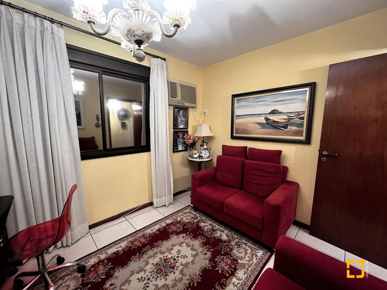 Apartamento com 140m², 5 quartos (sendo 2 suítes), 2 garagens, no bairro Centro em Florianópolis