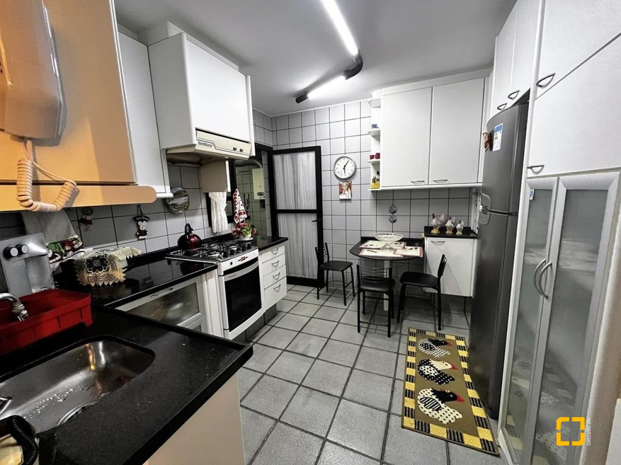 Apartamento com 140m², 5 quartos (sendo 2 suítes), 2 garagens, no bairro Centro em Florianópolis