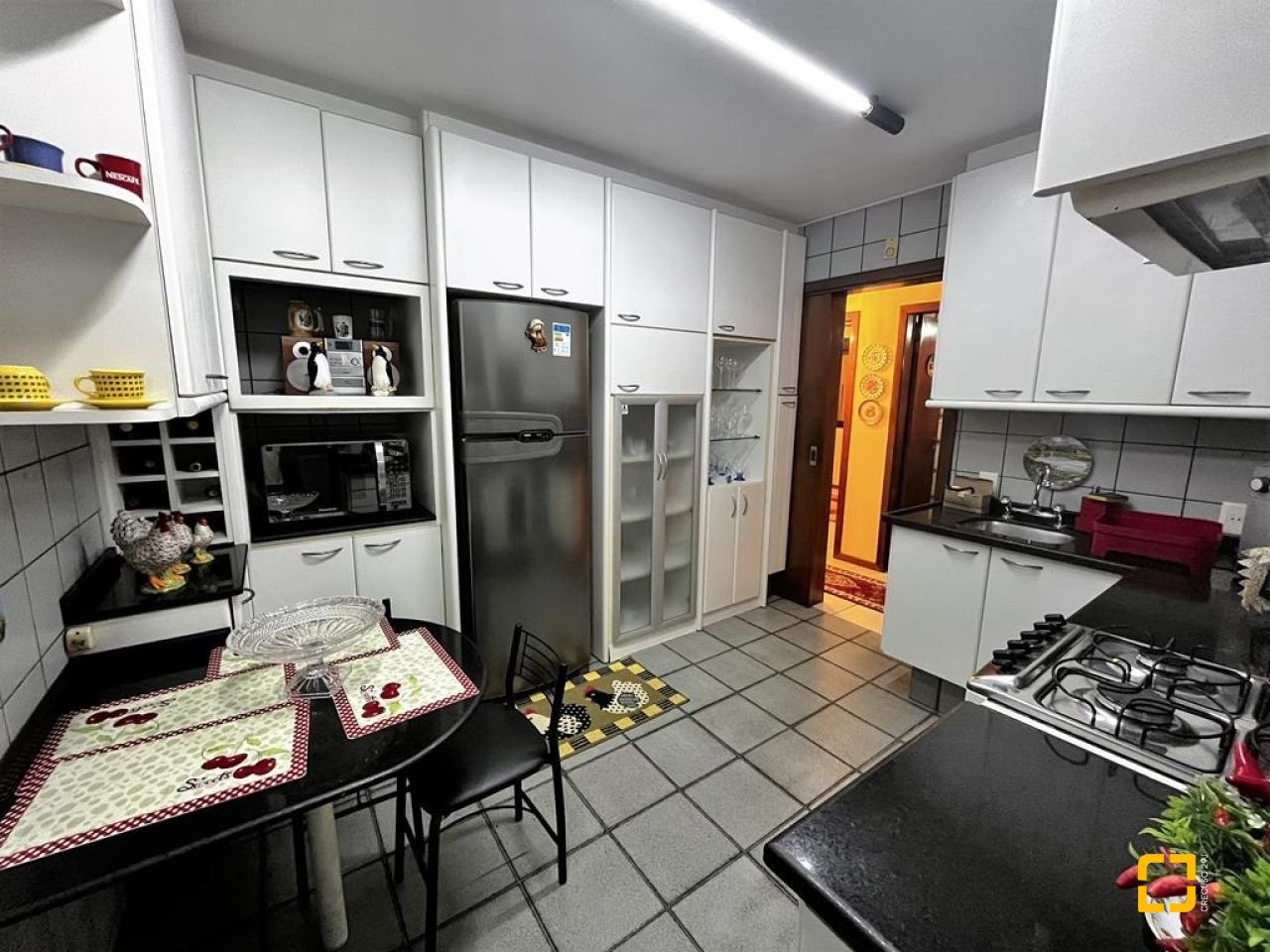Apartamento com 140m², 5 quartos (sendo 2 suítes), 2 garagens, no bairro Centro em Florianópolis