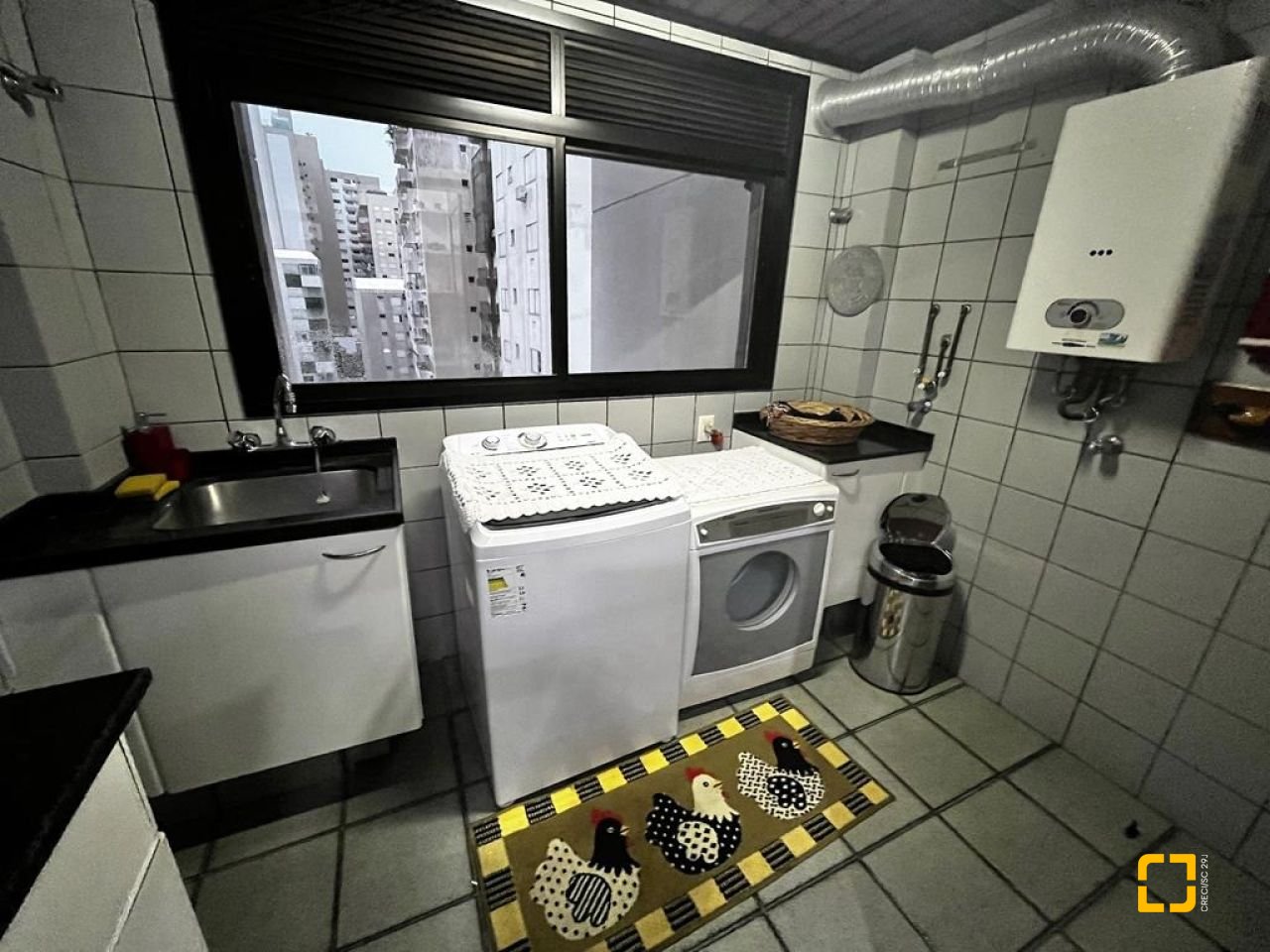 Apartamento com 140m², 5 quartos (sendo 2 suítes), 2 garagens, no bairro Centro em Florianópolis