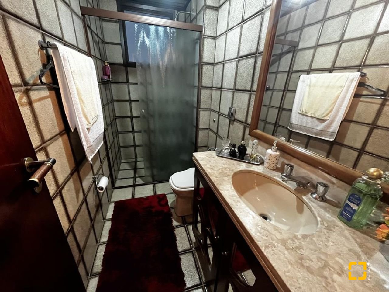 Apartamento com 140m², 5 quartos (sendo 2 suítes), 2 garagens, no bairro Centro em Florianópolis