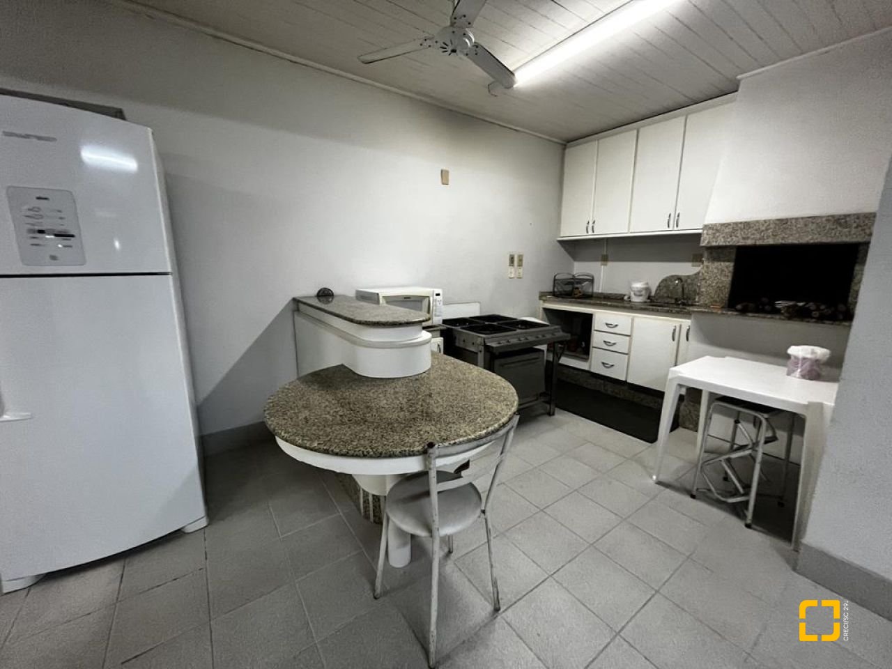 Apartamento com 140m², 5 quartos (sendo 2 suítes), 2 garagens, no bairro Centro em Florianópolis