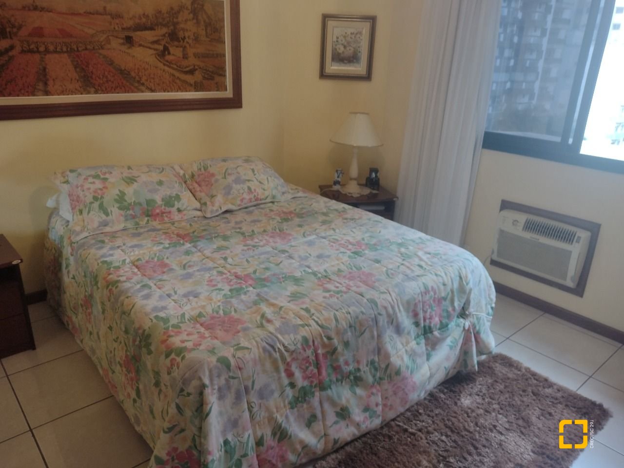 Apartamento com 140m², 5 quartos (sendo 2 suítes), 2 garagens, no bairro Centro em Florianópolis