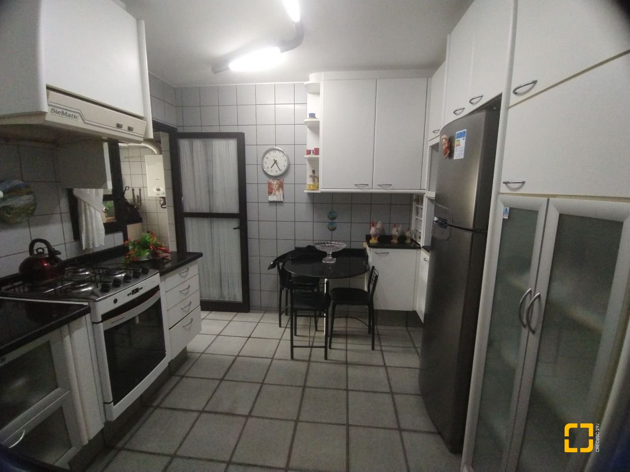 Apartamento com 140m², 5 quartos (sendo 2 suítes), 2 garagens, no bairro Centro em Florianópolis