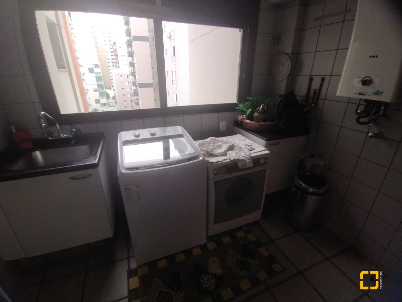 Apartamento com 140m², 5 quartos (sendo 2 suítes), 2 garagens, no bairro Centro em Florianópolis