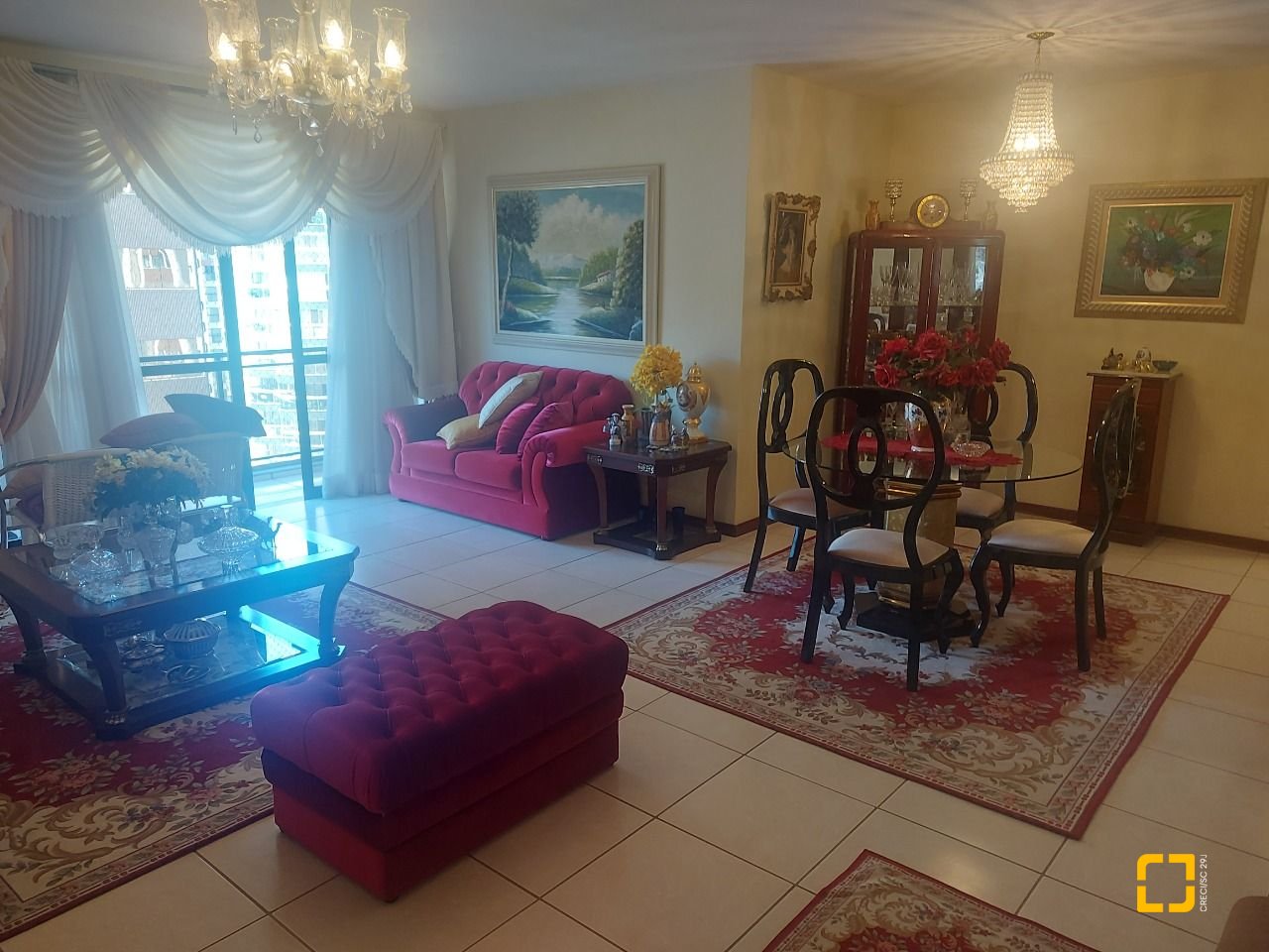 Apartamento com 140m², 5 quartos (sendo 2 suítes), 2 garagens, no bairro Centro em Florianópolis