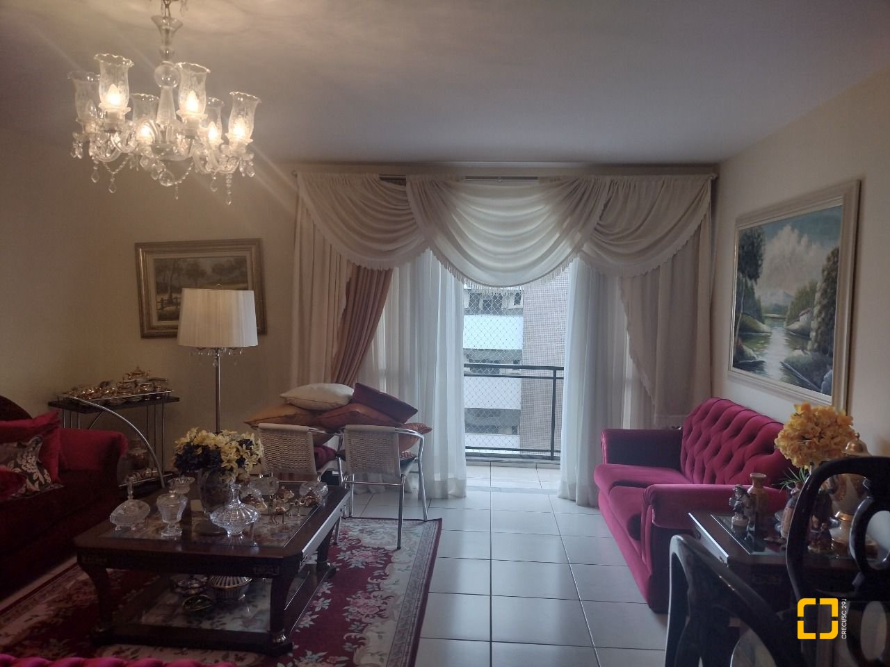 Apartamento com 140m², 5 quartos (sendo 2 suítes), 2 garagens, no bairro Centro em Florianópolis