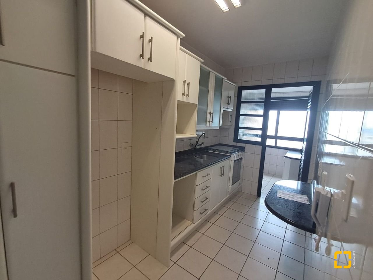 Apartamento com 88m², 4 quartos (sendo 1 suíte), 1 garagem, no bairro Centro em Florianópolis