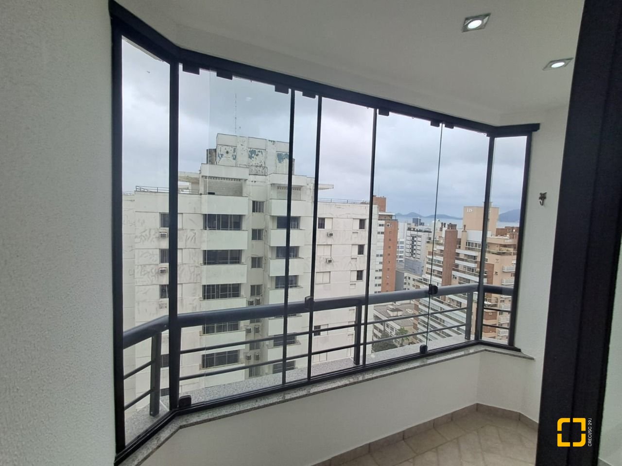 Apartamento com 88m², 4 quartos (sendo 1 suíte), 1 garagem, no bairro Centro em Florianópolis