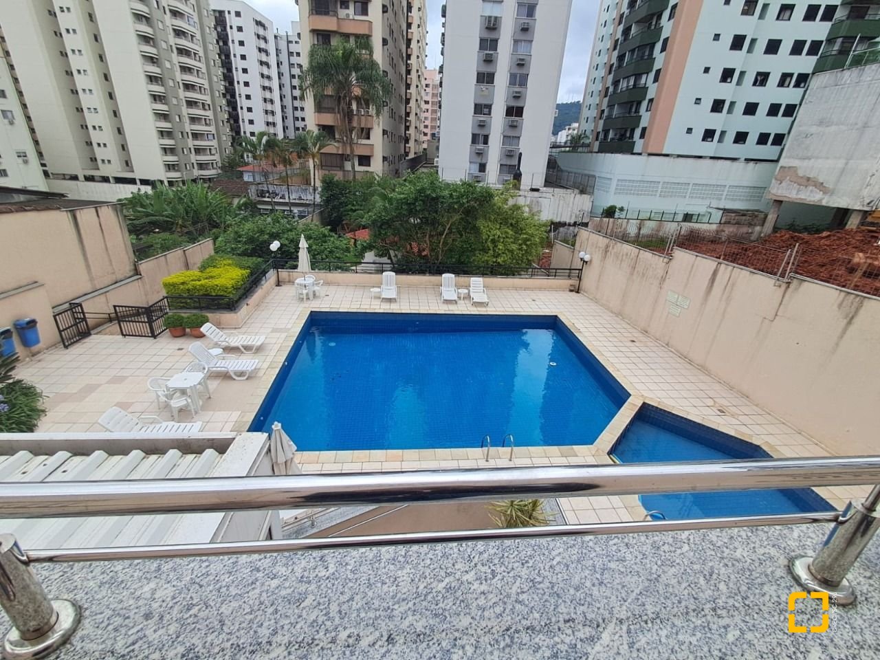 Apartamento com 88m², 4 quartos (sendo 1 suíte), 1 garagem, no bairro Centro em Florianópolis