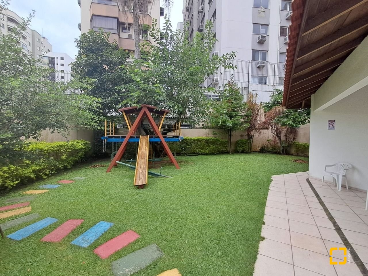 Apartamento com 88m², 4 quartos (sendo 1 suíte), 1 garagem, no bairro Centro em Florianópolis