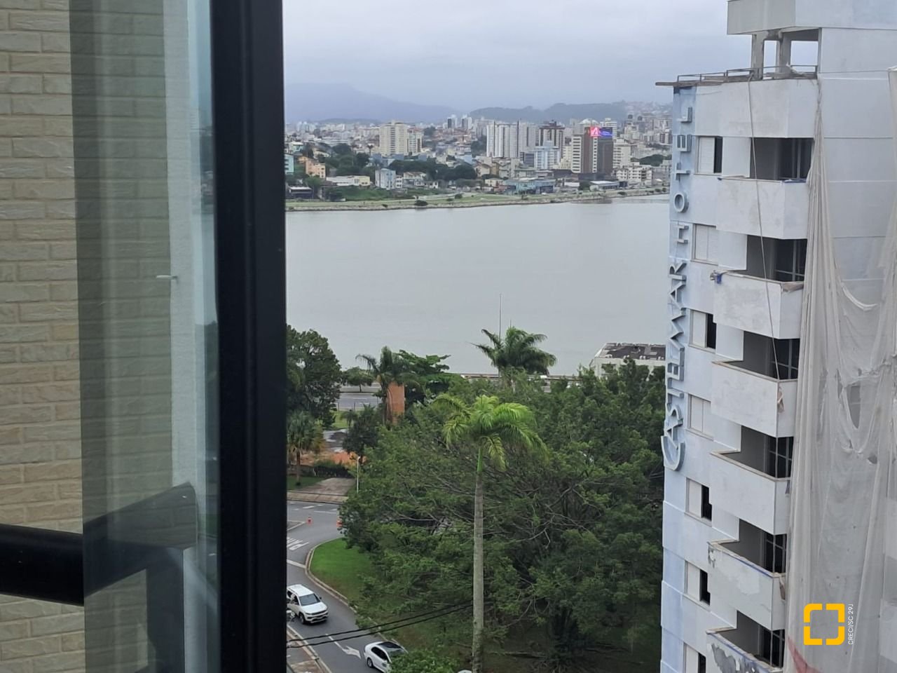 Apartamento com 88m², 4 quartos (sendo 1 suíte), 1 garagem, no bairro Centro em Florianópolis