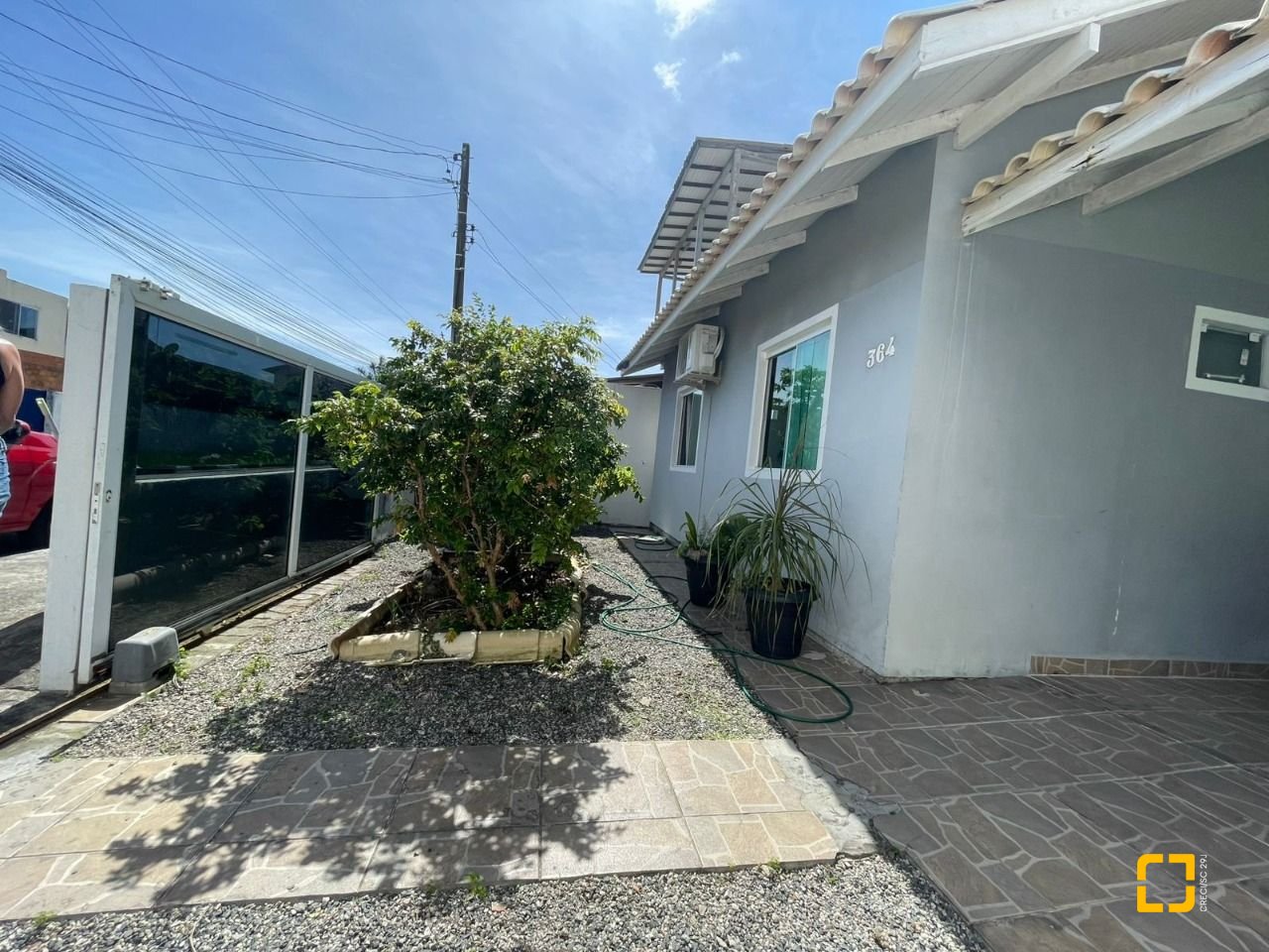Casa com 56m², 4 quartos (sendo 1 suíte), 4 garagens, no bairro Rio Vermelho em Florianópolis
