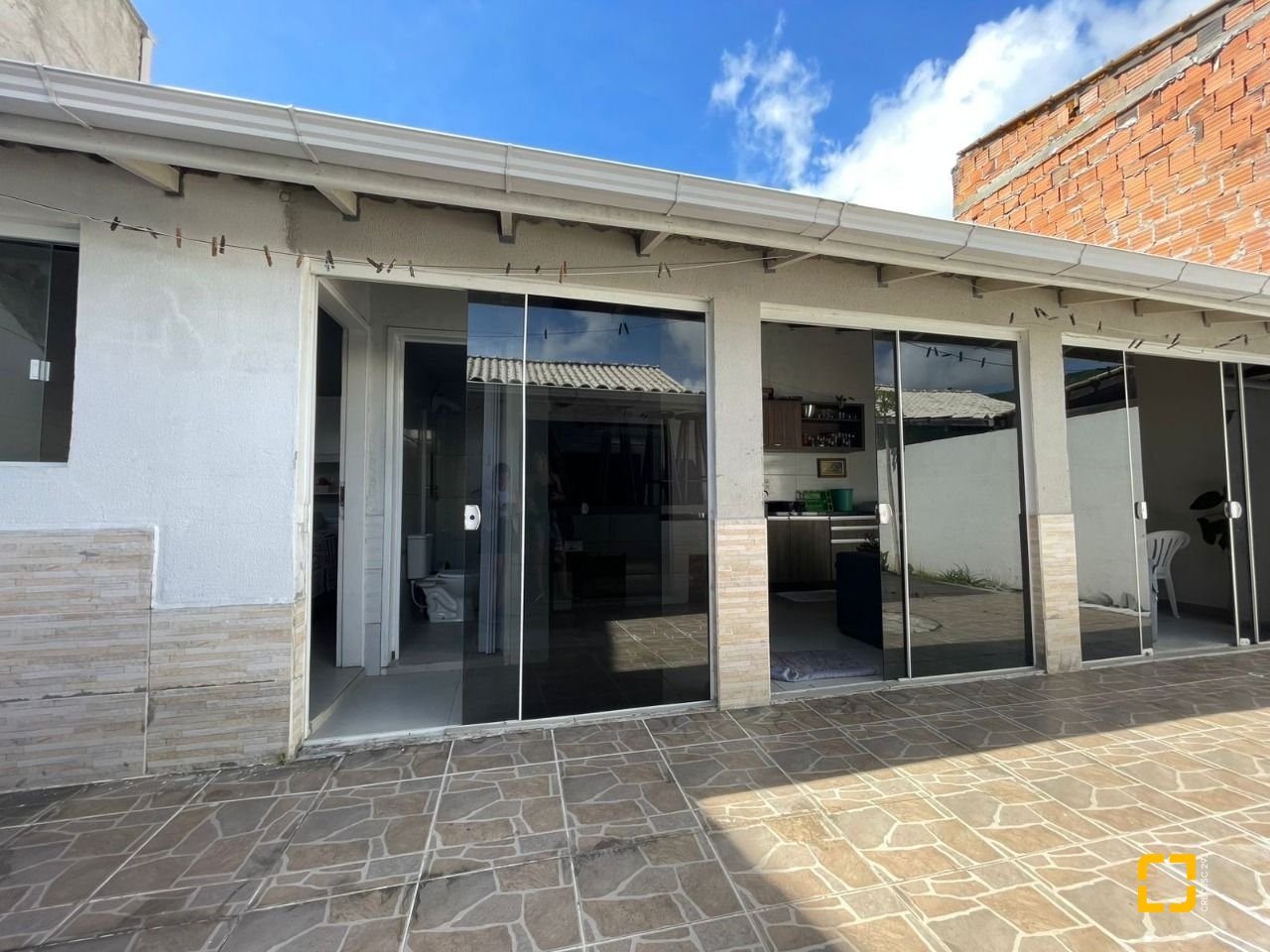 Casa com 56m², 4 quartos (sendo 1 suíte), 4 garagens, no bairro Rio Vermelho em Florianópolis