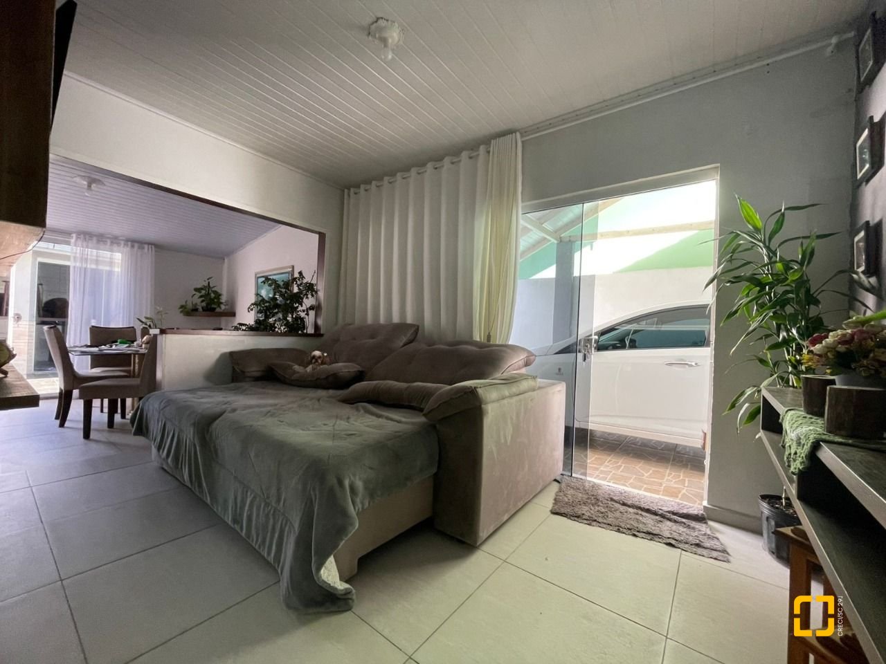 Casa com 56m², 4 quartos (sendo 1 suíte), 4 garagens, no bairro Rio Vermelho em Florianópolis