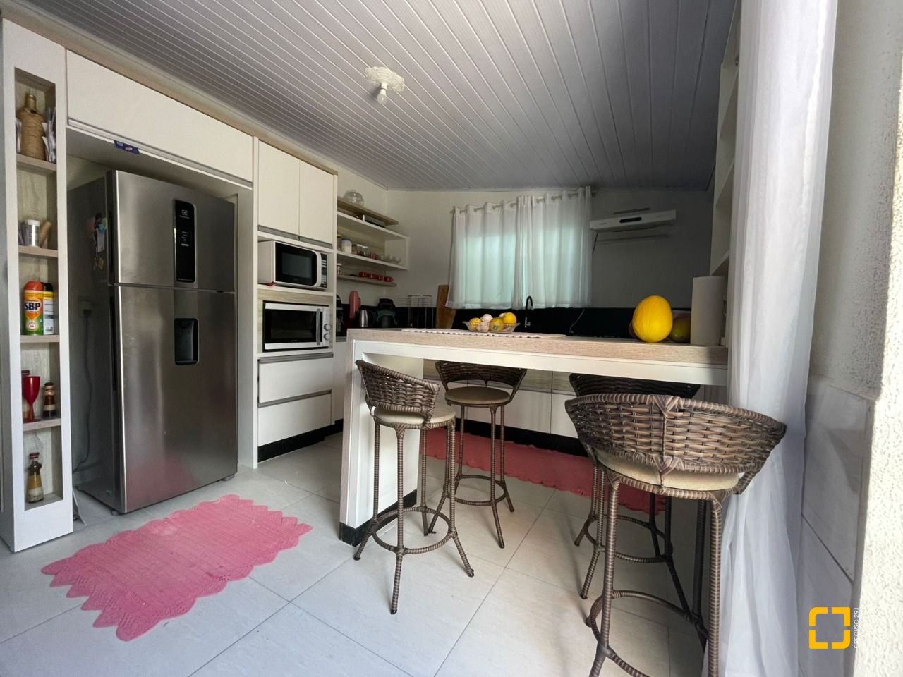 Casa com 56m², 4 quartos (sendo 1 suíte), 4 garagens, no bairro Rio Vermelho em Florianópolis