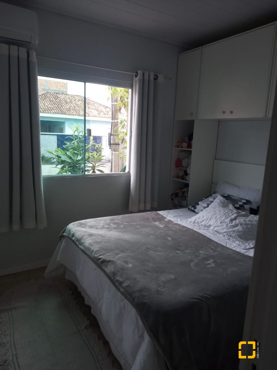 Casa com 56m², 4 quartos (sendo 1 suíte), 4 garagens, no bairro Rio Vermelho em Florianópolis