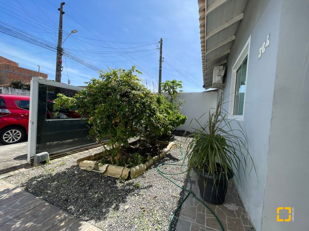 Casa com 56m², 4 quartos (sendo 1 suíte), 4 garagens, no bairro Rio Vermelho em Florianópolis