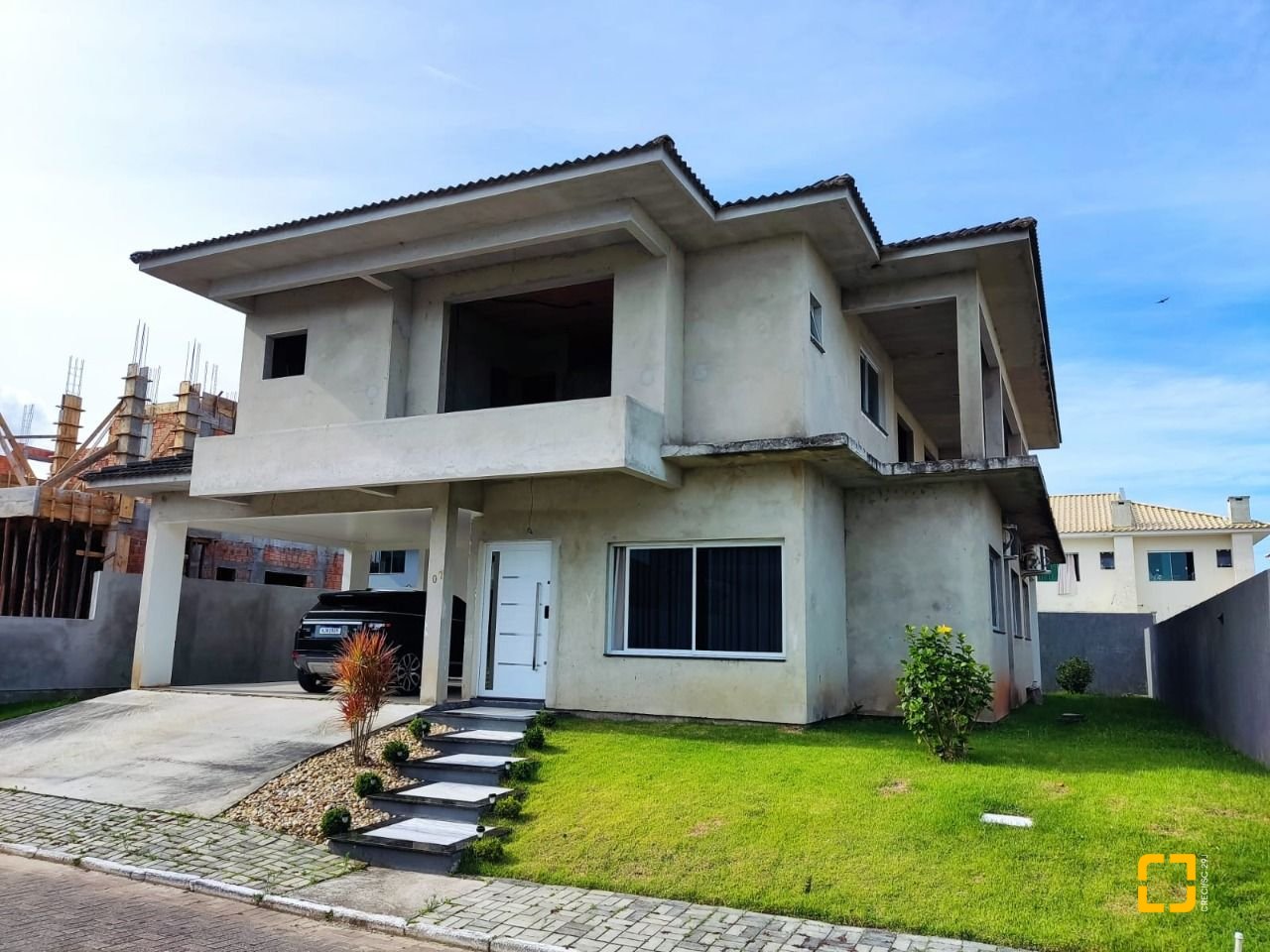 Casa com 327m², 8 quartos (sendo 3 suítes), 4 garagens, no bairro Ingleses em Florianópolis