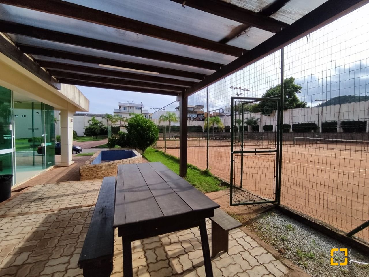 Casa com 327m², 8 quartos (sendo 3 suítes), 4 garagens, no bairro Ingleses em Florianópolis
