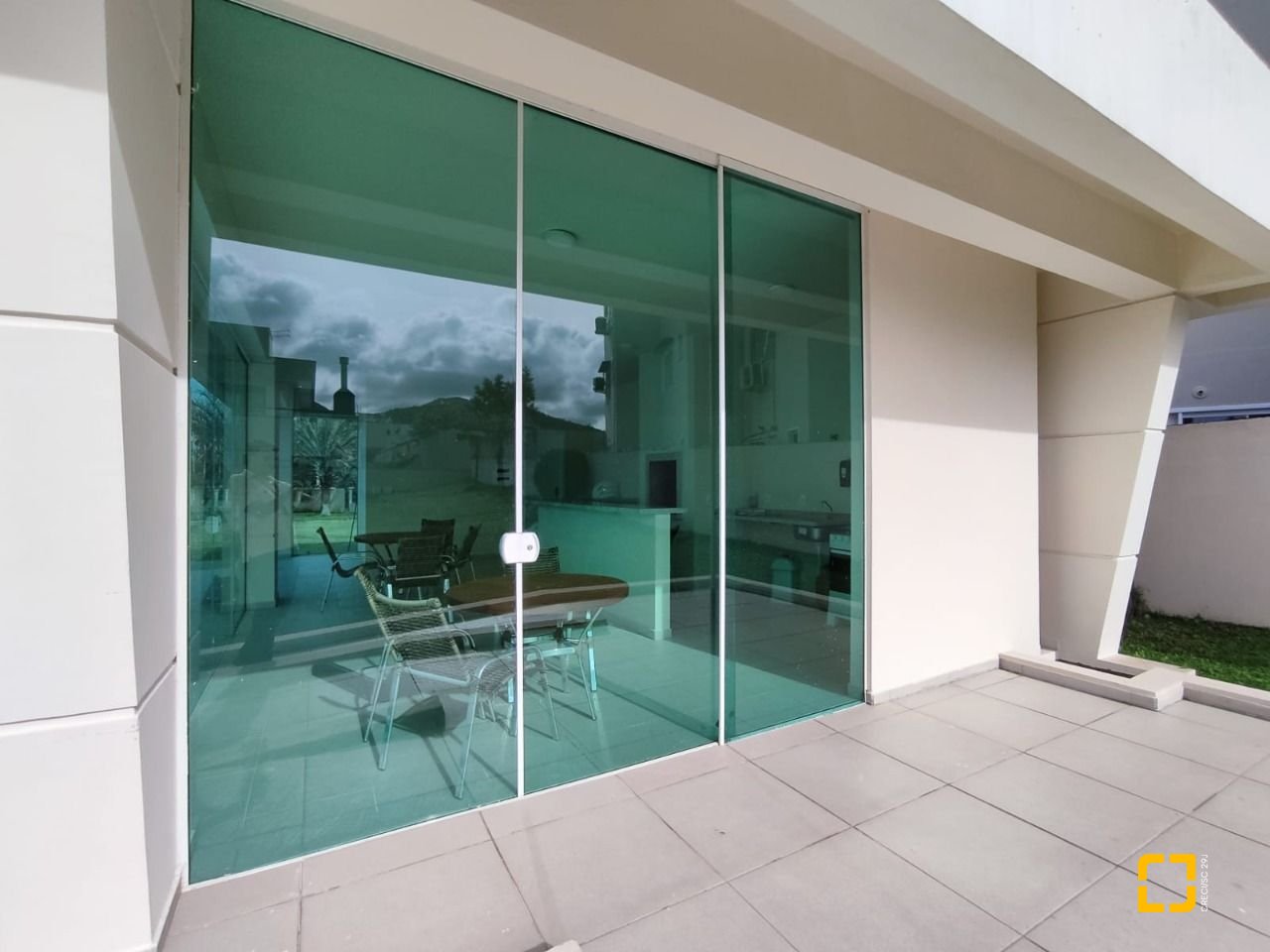 Casa com 327m², 8 quartos (sendo 3 suítes), 4 garagens, no bairro Ingleses em Florianópolis