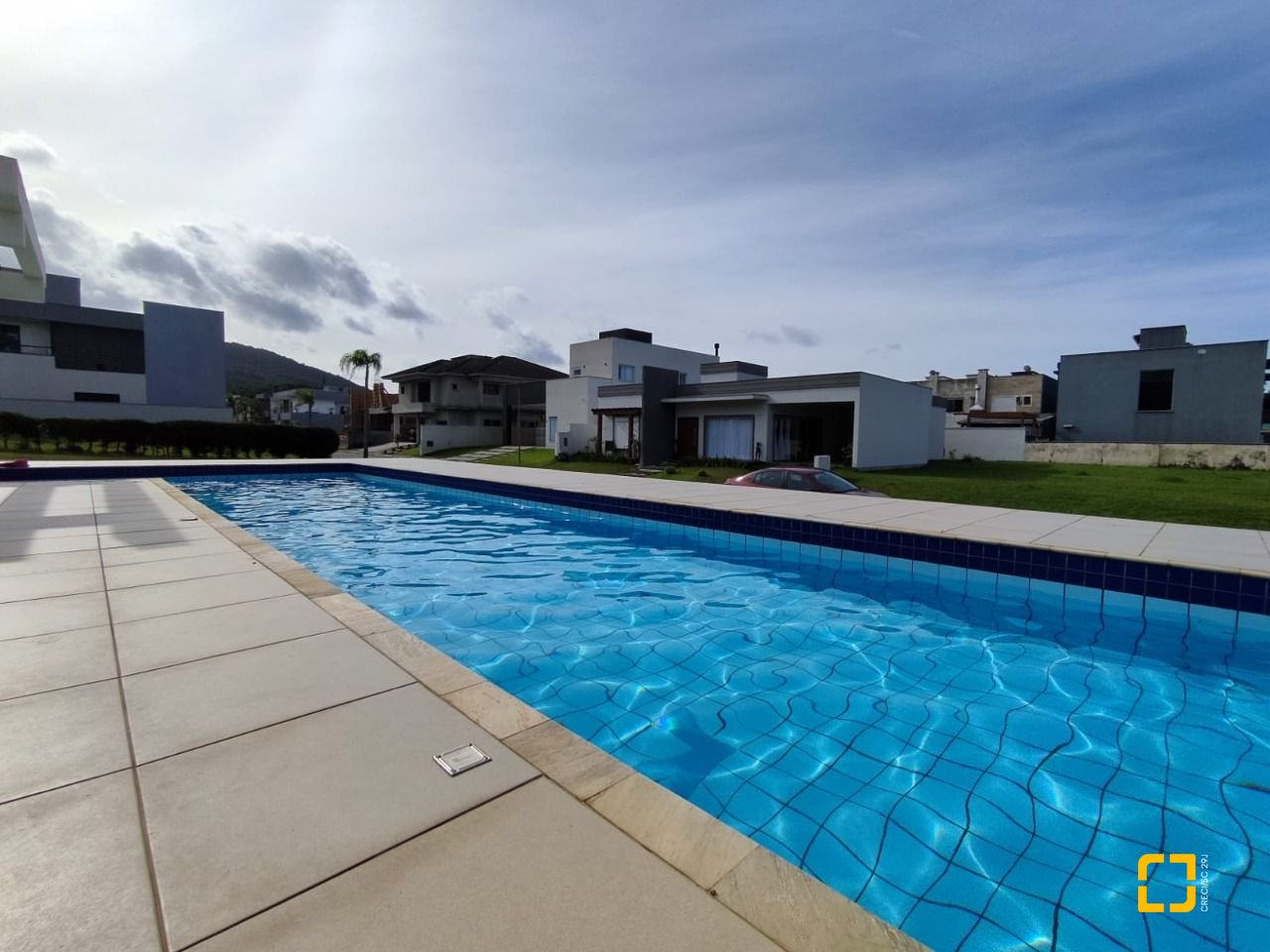 Casa com 327m², 8 quartos (sendo 3 suítes), 4 garagens, no bairro Ingleses em Florianópolis