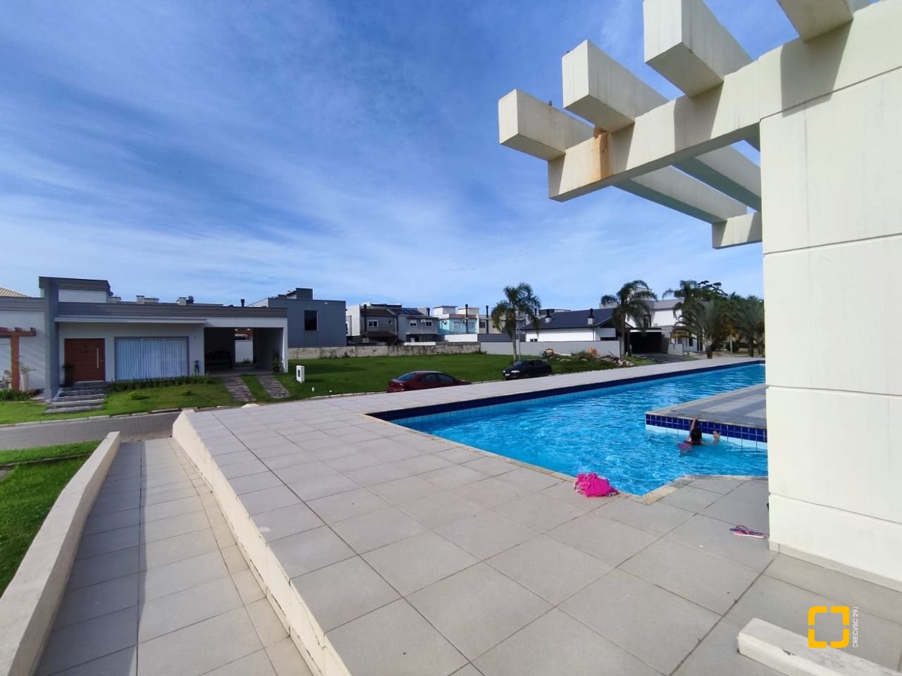 Casa com 327m², 8 quartos (sendo 3 suítes), 4 garagens, no bairro Ingleses em Florianópolis
