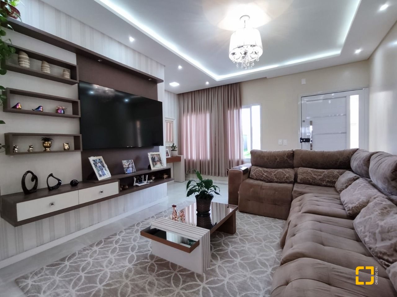 Casa com 327m², 8 quartos (sendo 3 suítes), 4 garagens, no bairro Ingleses em Florianópolis