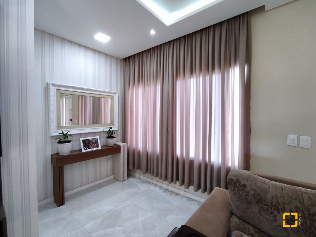 Casa com 327m², 8 quartos (sendo 3 suítes), 4 garagens, no bairro Ingleses em Florianópolis
