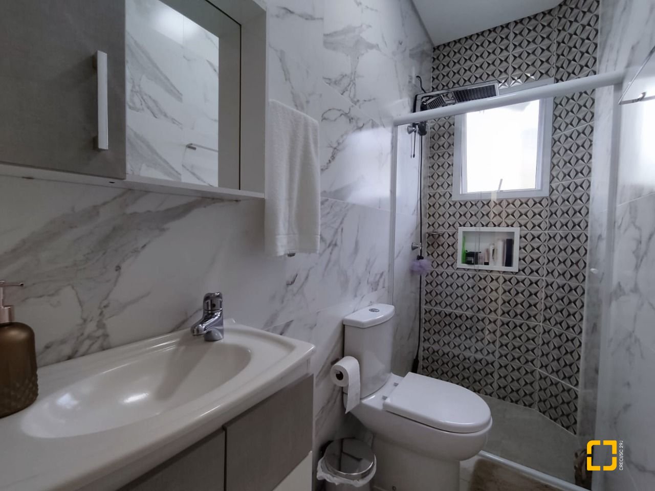 Casa com 327m², 8 quartos (sendo 3 suítes), 4 garagens, no bairro Ingleses em Florianópolis