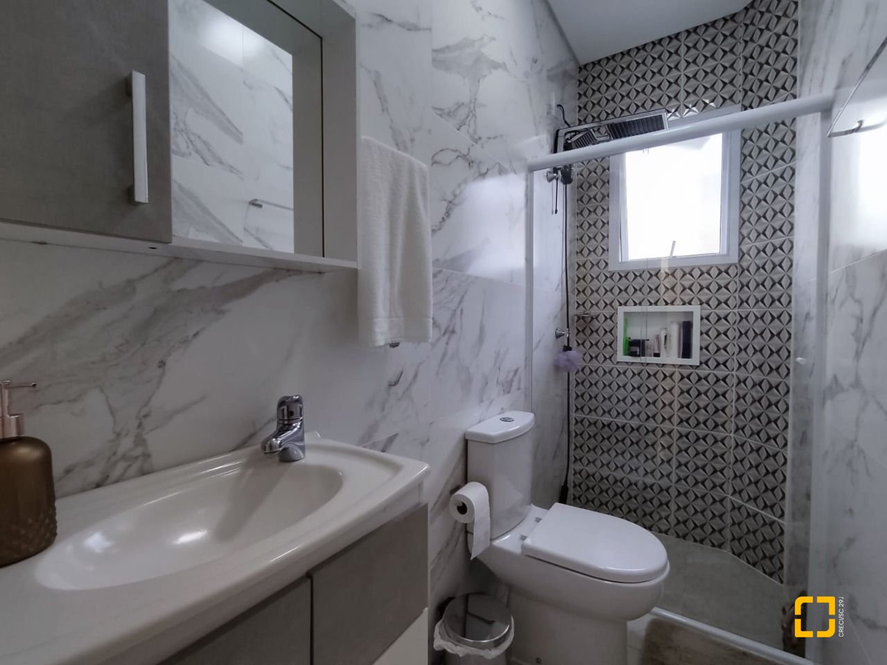 Casa com 327m², 8 quartos (sendo 3 suítes), 4 garagens, no bairro Ingleses em Florianópolis