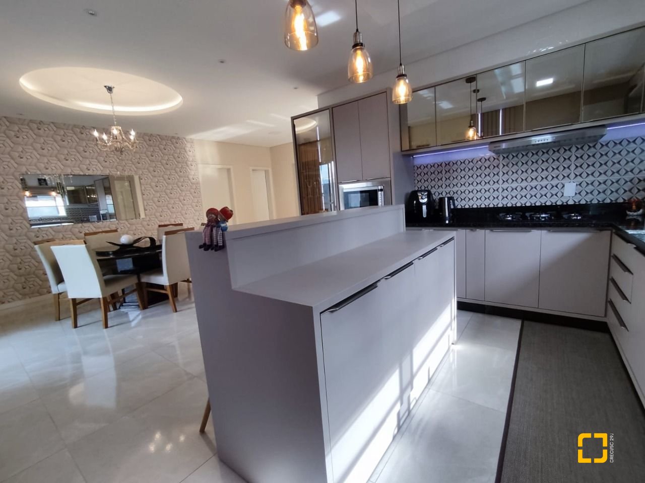 Casa com 327m², 8 quartos (sendo 3 suítes), 4 garagens, no bairro Ingleses em Florianópolis