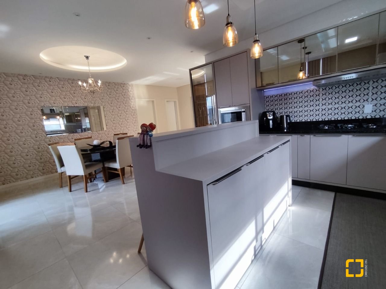 Casa com 327m², 8 quartos (sendo 3 suítes), 4 garagens, no bairro Ingleses em Florianópolis