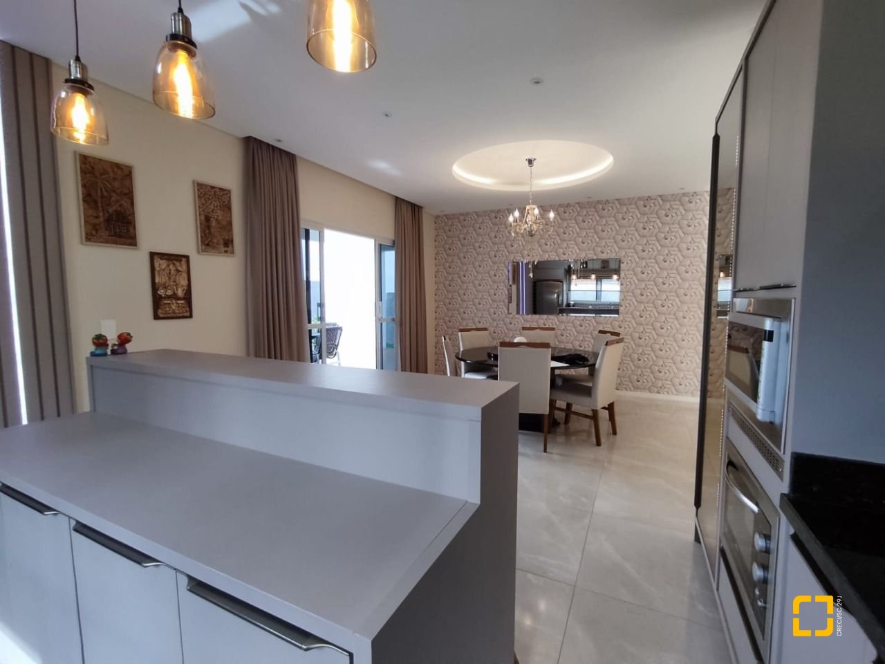 Casa com 327m², 8 quartos (sendo 3 suítes), 4 garagens, no bairro Ingleses em Florianópolis